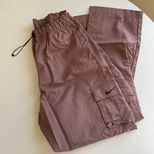 Nike Women's Sportswear Essential High Rise Woven Cargo Pants - Size Small